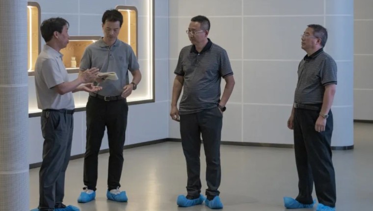 中国城市经济钻研院辅导一行到刘化化工公司调研领导工作